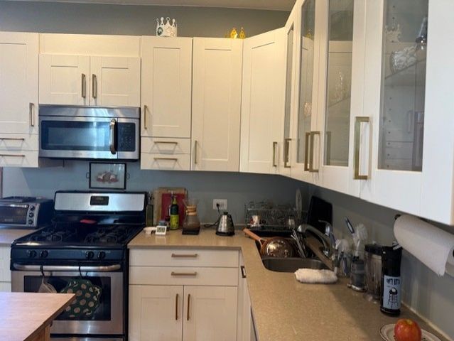 3330 W Evergreen Avenue, Chicago, IL 60651