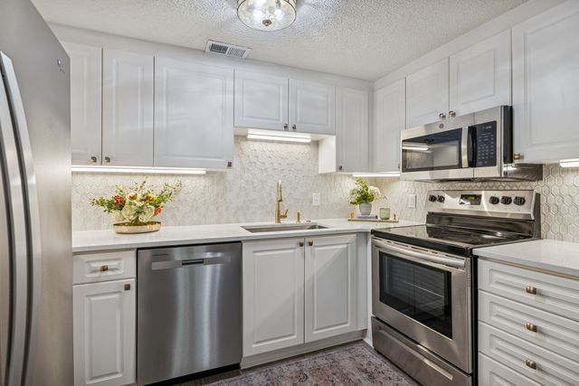 2045 Stokes Ln, Nashville, TN 37215