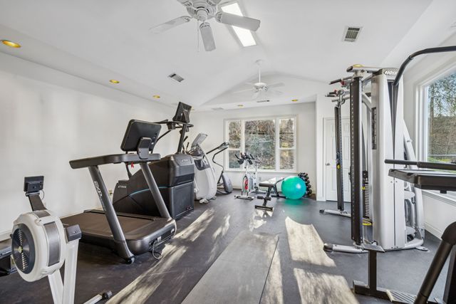 2045 Stokes Ln, Nashville, TN 37215