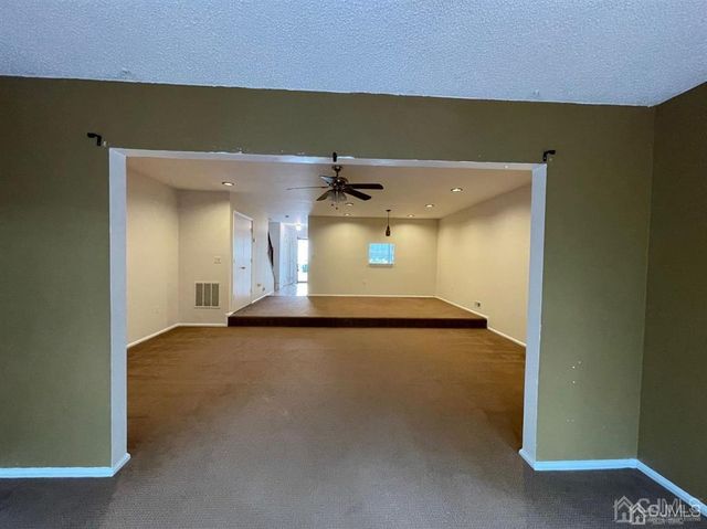 401 Hadleigh Lane, North Brunswick, NJ 08902