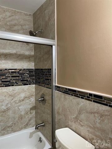 401 Hadleigh Lane, North Brunswick, NJ 08902