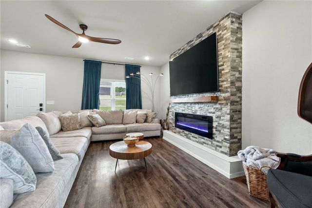 395 Worley Street, Huntsville, AR 72740