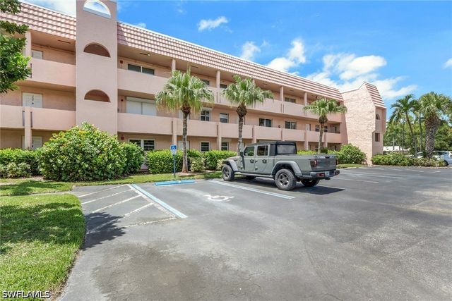 200 Forest Lakes BLVD 108, Naples, FL 34105