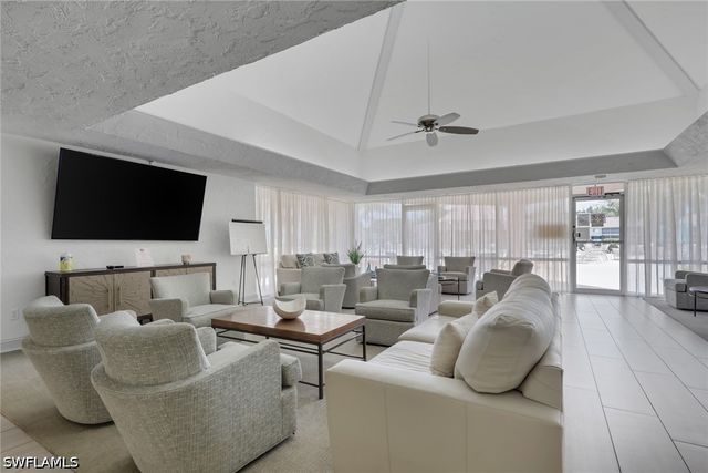 200 Forest Lakes BLVD 108, Naples, FL 34105
