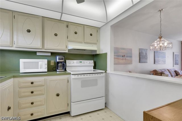 200 Forest Lakes BLVD 108, Naples, FL 34105