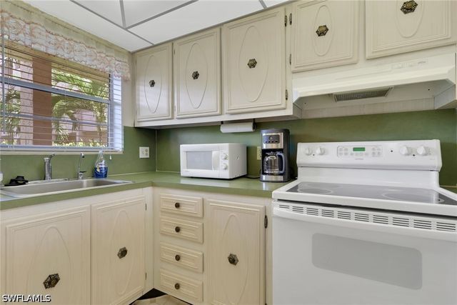 200 Forest Lakes BLVD 108, Naples, FL 34105