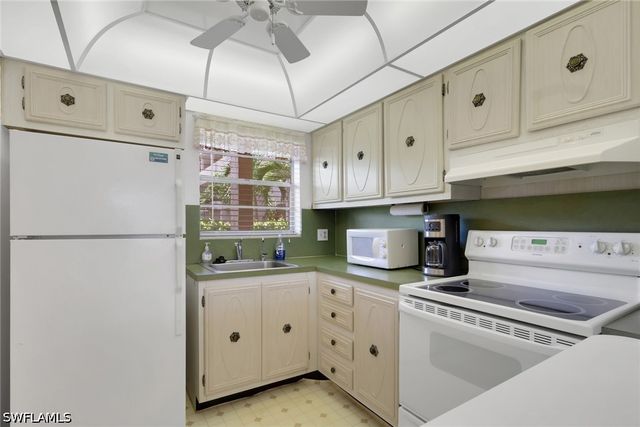 200 Forest Lakes BLVD 108, Naples, FL 34105