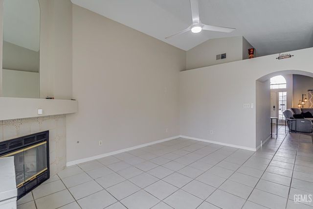 6208 Quaking Aspen Street, Bakersfield, CA 93313