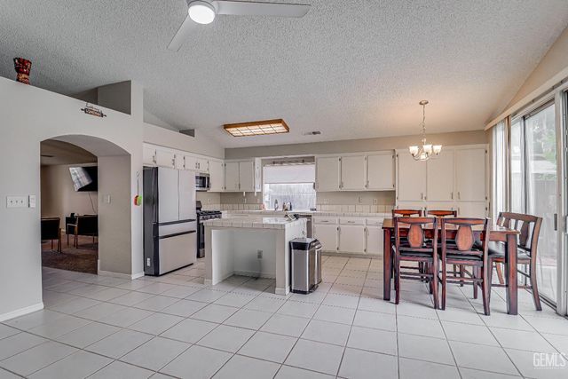 6208 Quaking Aspen Street, Bakersfield, CA 93313