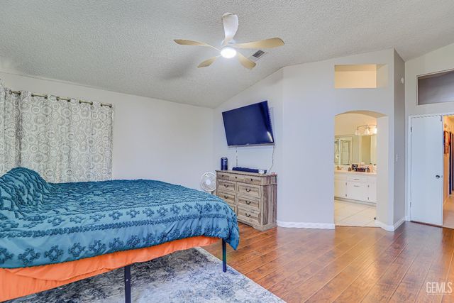 6208 Quaking Aspen Street, Bakersfield, CA 93313