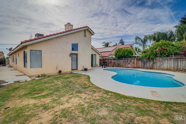 6208 Quaking Aspen Street, Bakersfield, CA 93313