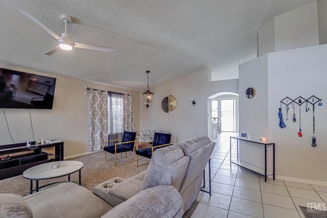 6208 Quaking Aspen Street, Bakersfield, CA 93313