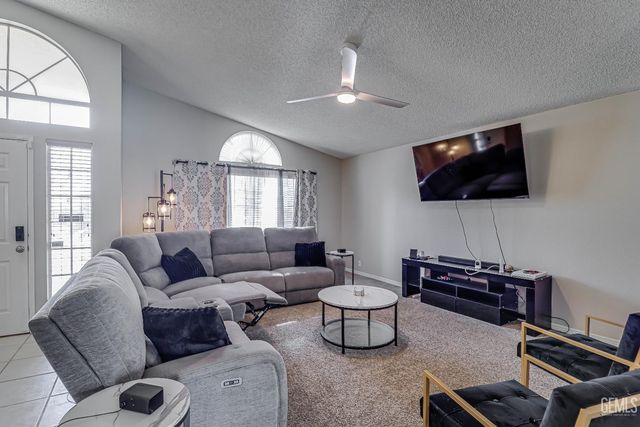 6208 Quaking Aspen Street, Bakersfield, CA 93313