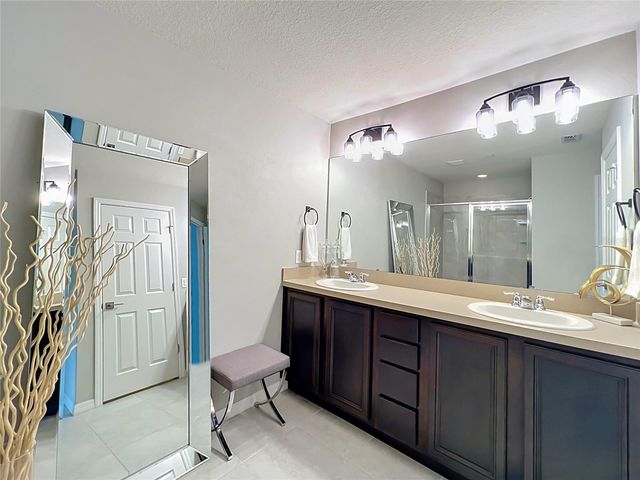 1084 PAVIA DRIVE, Apopka, FL 32703