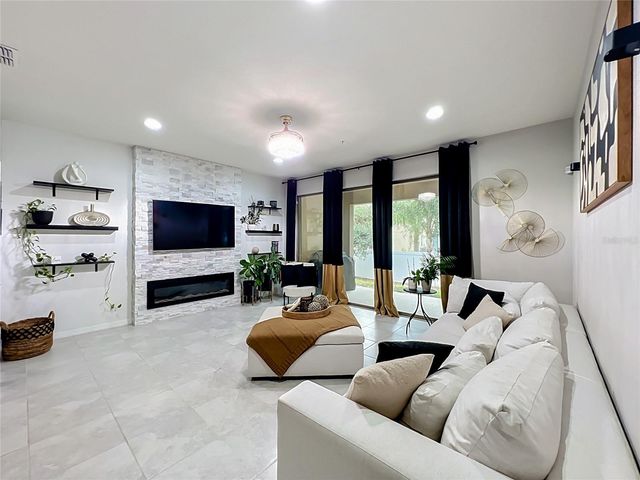 1084 PAVIA DRIVE, Apopka, FL 32703