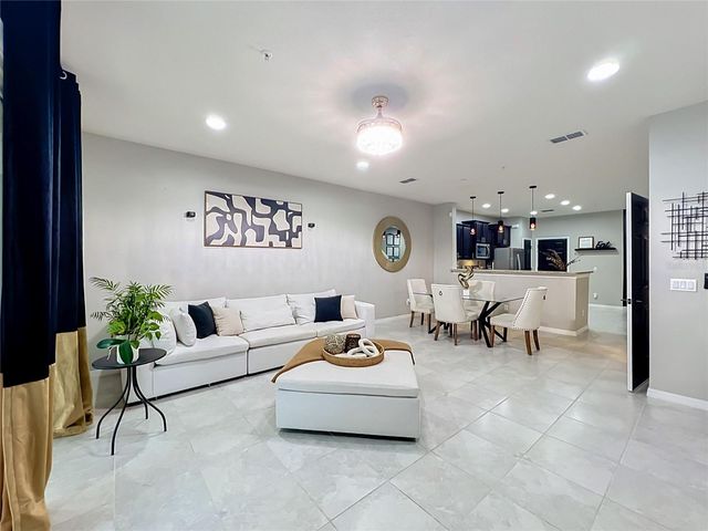 1084 PAVIA DRIVE, Apopka, FL 32703