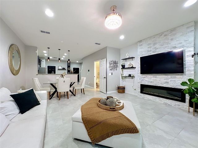 1084 PAVIA DRIVE, Apopka, FL 32703
