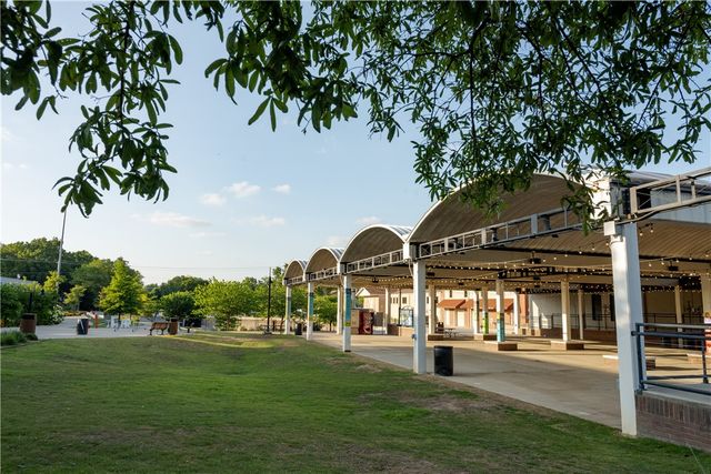 2556 Hay Meadow Street, Springdale, AR 72762