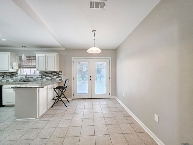 13492 Prairie Ln, Walker, LA 70785