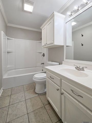 13492 Prairie Ln, Walker, LA 70785