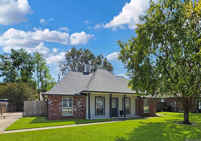 13492 Prairie Ln, Walker, LA 70785