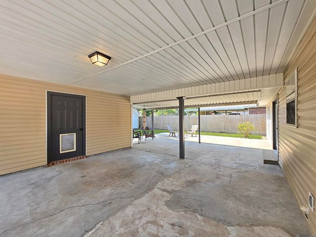 13492 Prairie Ln, Walker, LA 70785