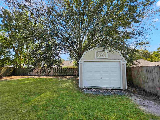 13492 Prairie Ln, Walker, LA 70785