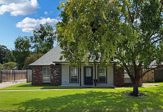 13492 Prairie Ln, Walker, LA 70785