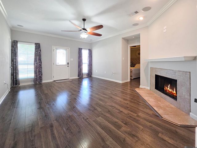 13492 Prairie Ln, Walker, LA 70785
