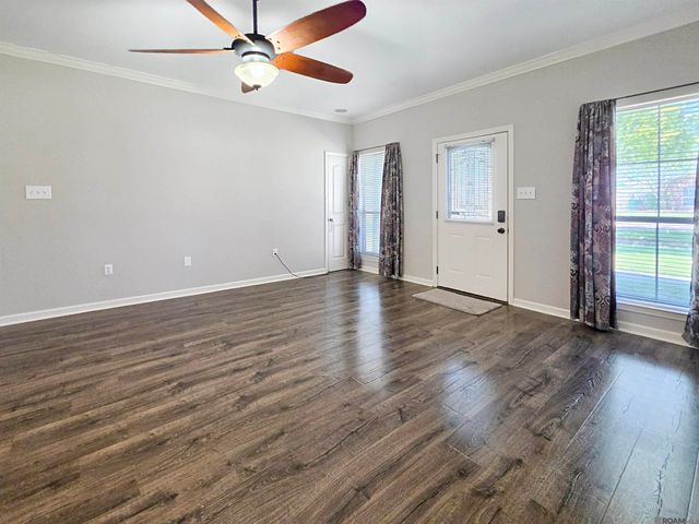 13492 Prairie Ln, Walker, LA 70785