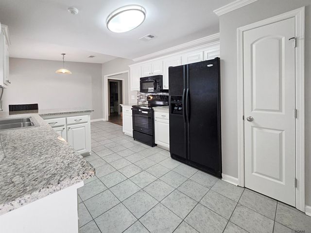 13492 Prairie Ln, Walker, LA 70785