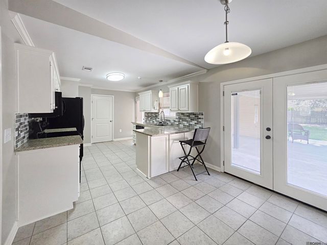13492 Prairie Ln, Walker, LA 70785