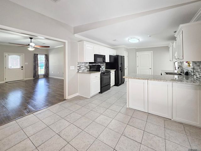 13492 Prairie Ln, Walker, LA 70785