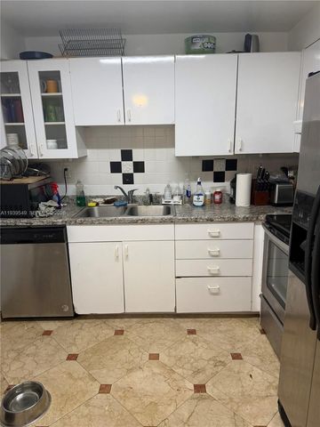 1800 Collins Ave 19C, Miami Beach, FL 33139