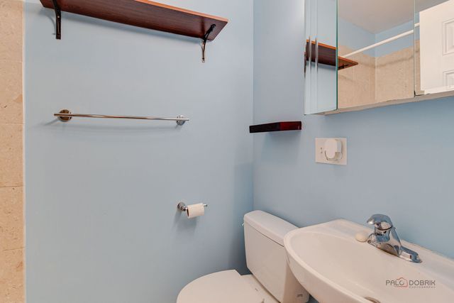 4348 N Sacramento Avenue 3, Chicago, IL 60618
