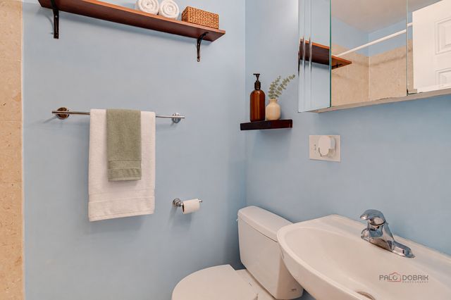 4348 N Sacramento Avenue 3, Chicago, IL 60618