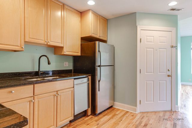 4348 N Sacramento Avenue 3, Chicago, IL 60618