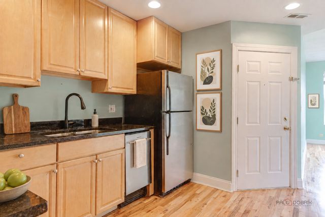 4348 N Sacramento Avenue 3, Chicago, IL 60618
