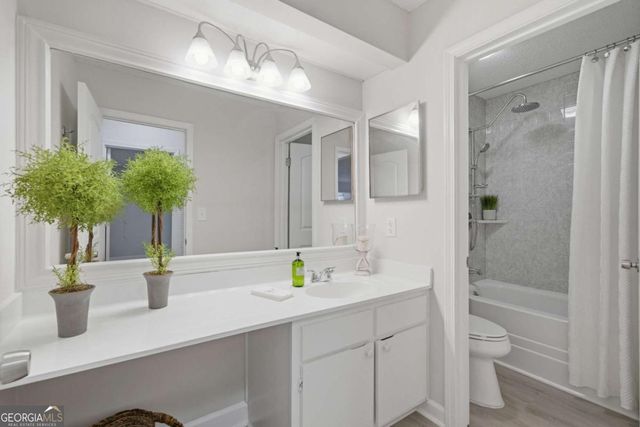 1015 Wingate Way, Atlanta, GA 30350