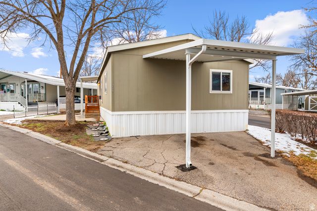 219 E DETROITER CIR, Murray, UT 84107