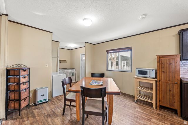 219 E DETROITER CIR, Murray, UT 84107