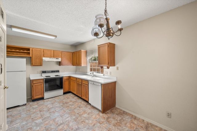 1523 Creek Bank Lane, Arlington, TX 76014