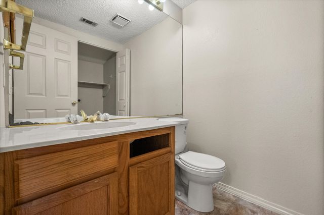 1523 Creek Bank Lane, Arlington, TX 76014
