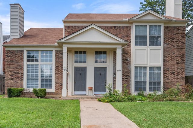 1523 Creek Bank Lane, Arlington, TX 76014