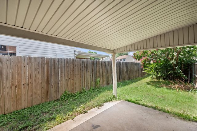 1523 Creek Bank Lane, Arlington, TX 76014