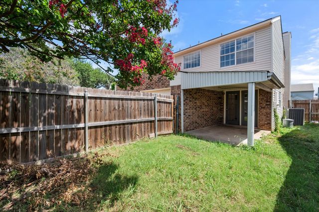 1523 Creek Bank Lane, Arlington, TX 76014