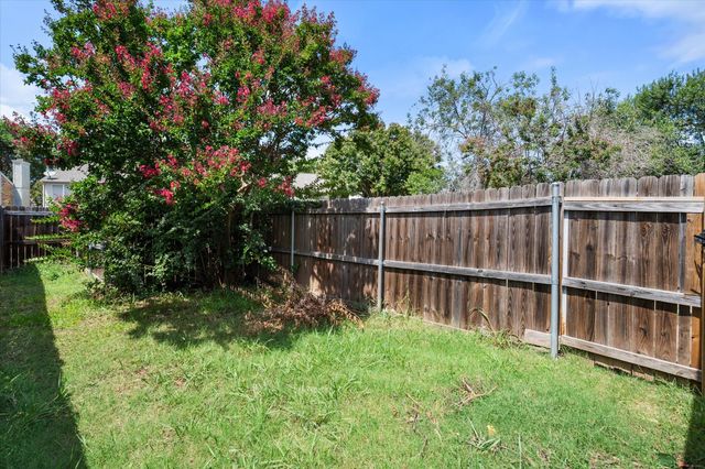 1523 Creek Bank Lane, Arlington, TX 76014