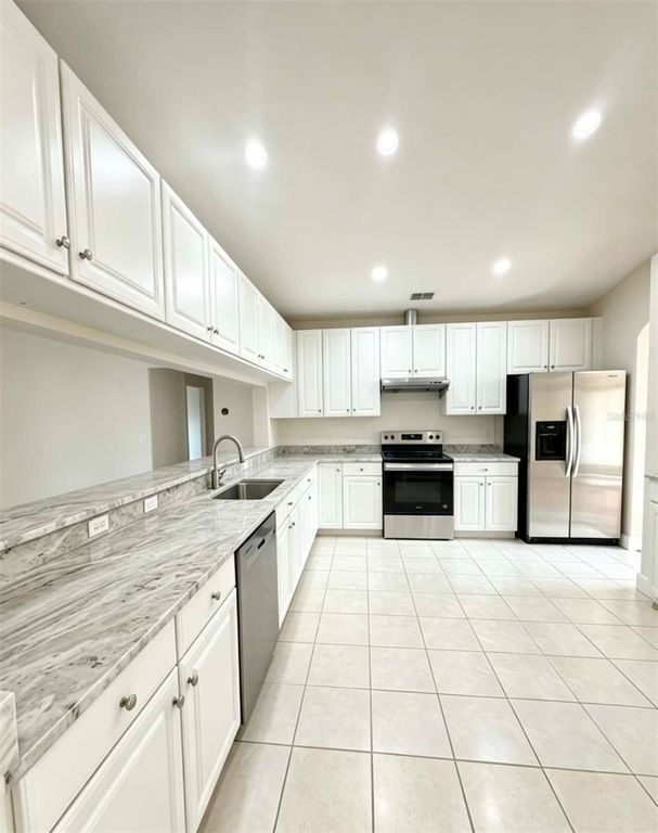 Image 11 of property listing at 731 FORESTGREEN COURT, Orlando, FL 32828