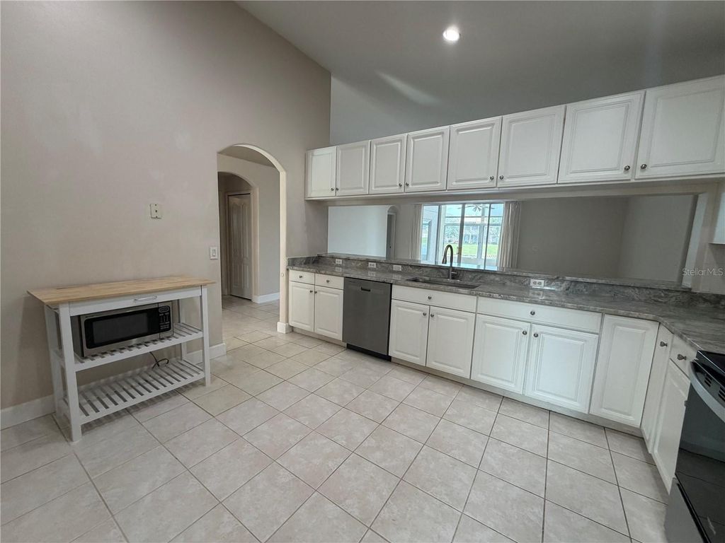 Image 13 of property listing at 731 FORESTGREEN COURT, Orlando, FL 32828