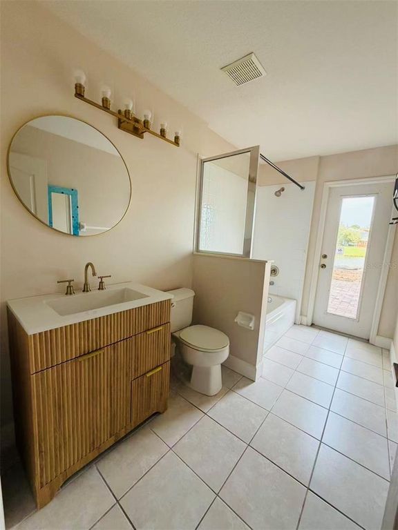 Image 16 of property listing at 731 FORESTGREEN COURT, Orlando, FL 32828